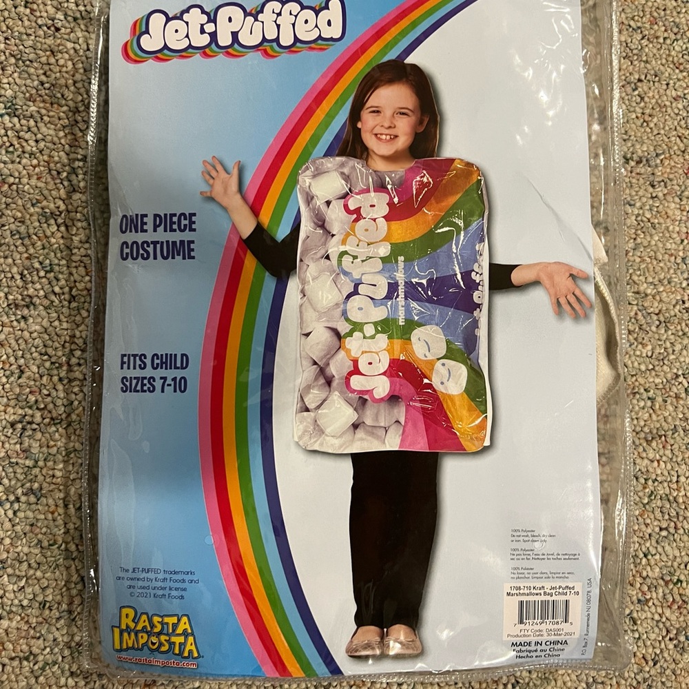 Jet-puffed marshmallow Halloween costume